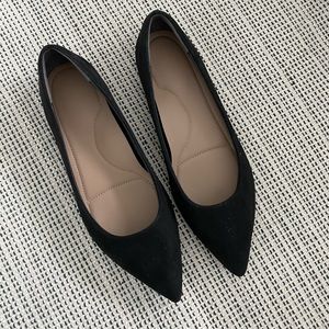 UNIQLO women pointed Flat shoes (Faux Suede)